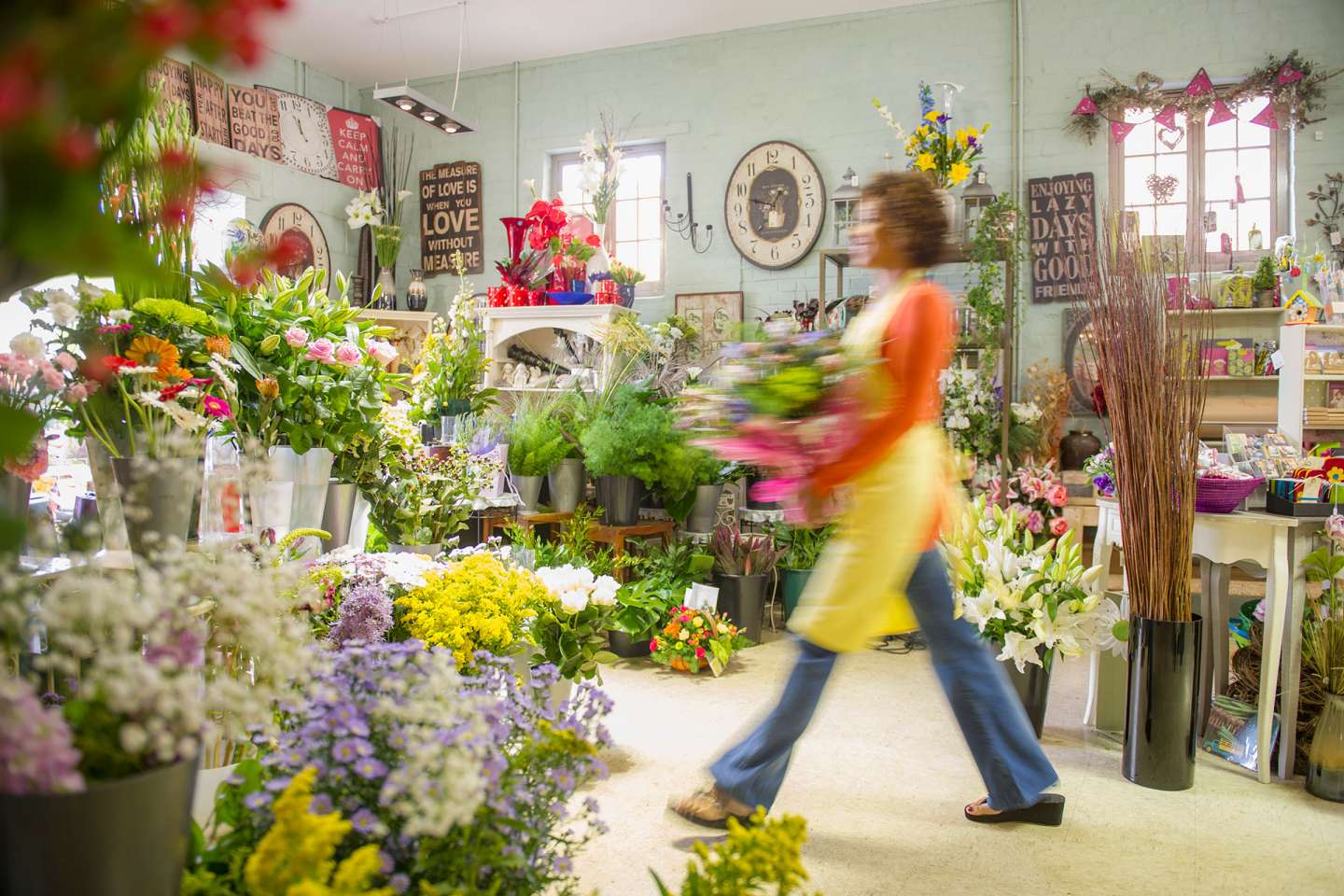 Céder deux établissements d’un fonds artisanal à un même acheteur : quelle exonération fiscale ?