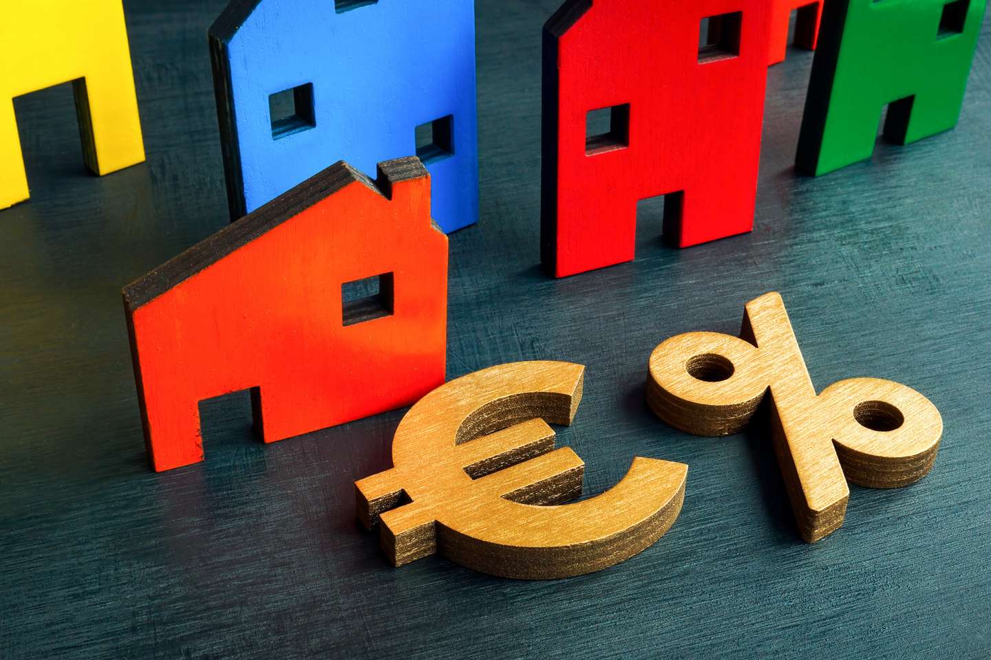 Crédits immobiliers : une reprise timide en 2025 avec des taux d’intérêt stables